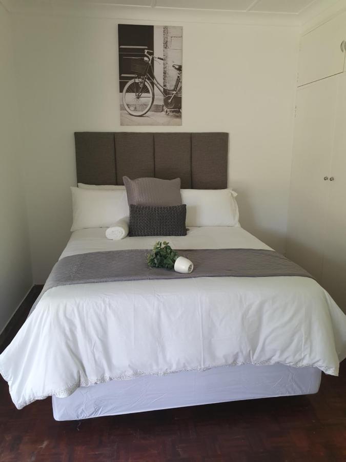 Alu Guesthouse Roodepoort Bagian luar foto
